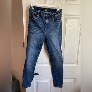 Abercrombie & Fitch High rise skinny jean, dark wash size 28/6s